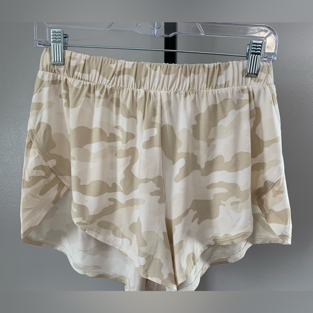 NWT Old Navy Beige Camouflage Shorts